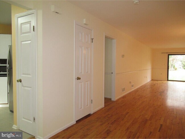 Building Photo - 30 Adele Ct