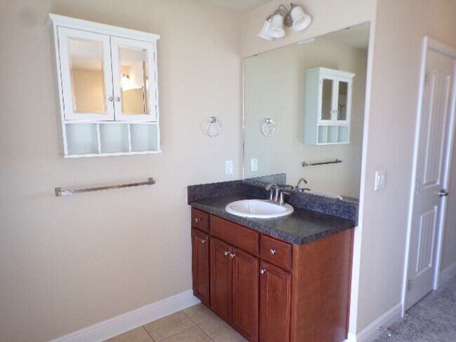 Building Photo - Spacious 3-Bedroom Home