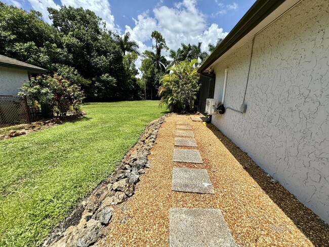Building Photo - 5580 Cynthia Ln