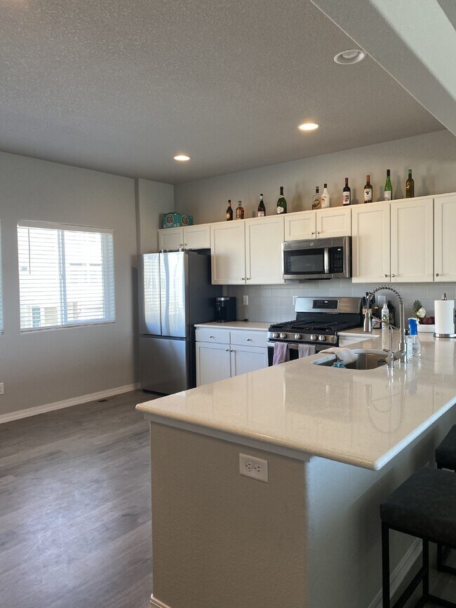 Building Photo - 3 bedroom - Samaritan Loop