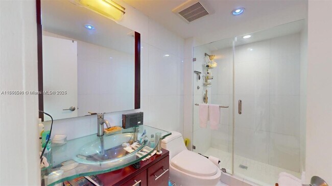 Building Photo - 3625 N Country Club Dr