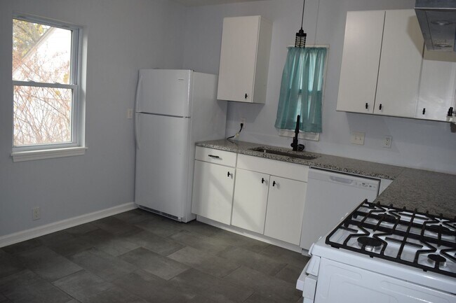 Building Photo - 315 Voorheis St