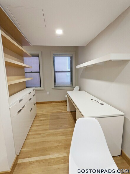 Building Photo - 115 Mt Auburn St
