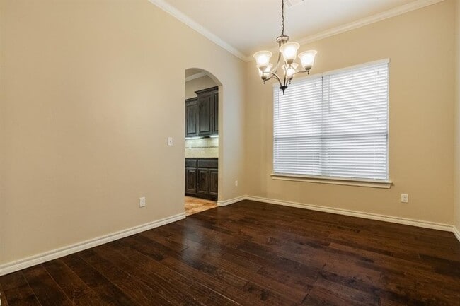 Building Photo - 600 Irish Ln