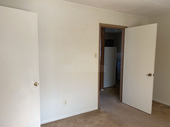 Building Photo - 110 Ave F Ave