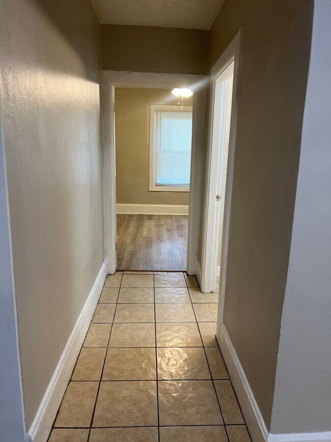 Building Photo - 2914 Winthrop Ave