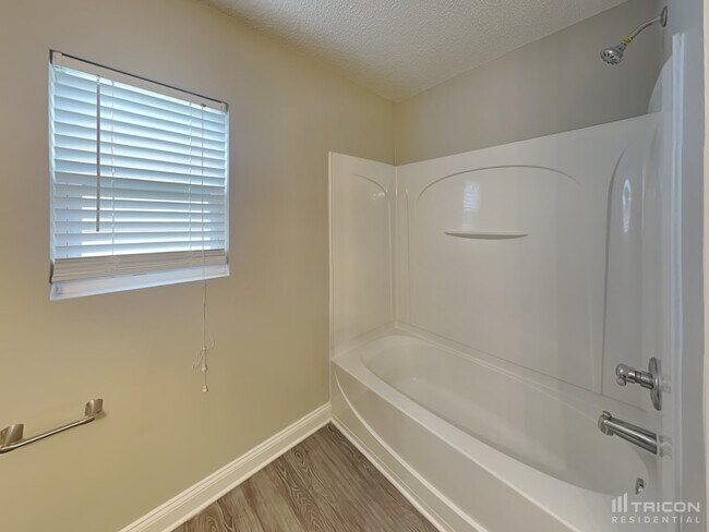 Building Photo - 4744 Abercromby St