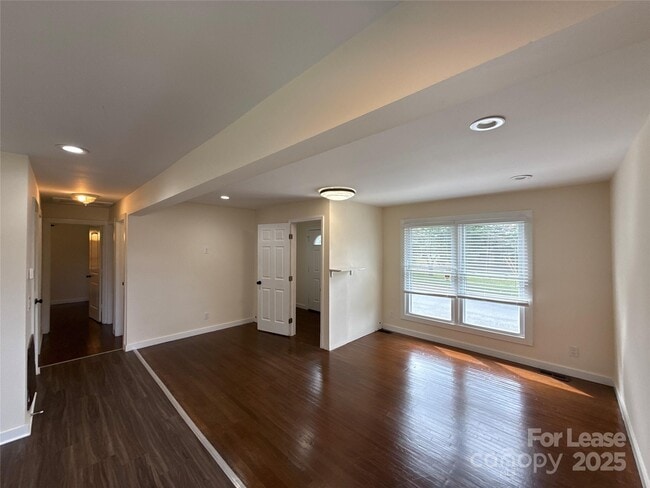 Building Photo - 200 Skyland Ave