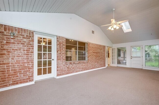 Building Photo - 810 Borden St