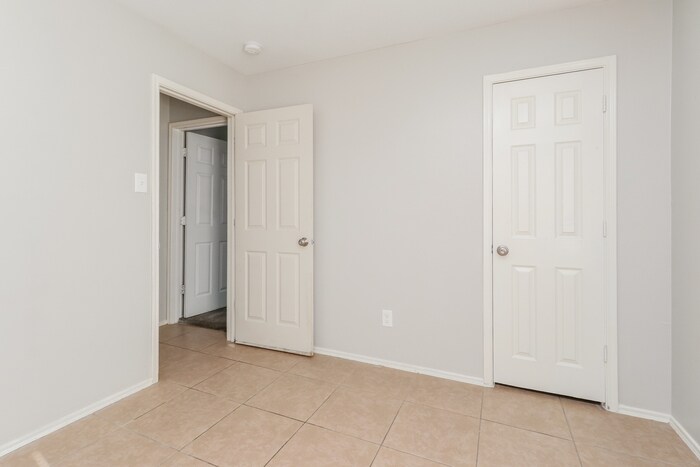 Building Photo - 3723 Nutwood Ln