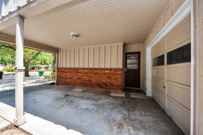 Building Photo - 5139 Beechnut St