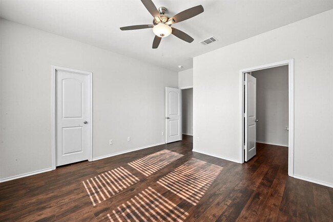 Building Photo - 524 Martha Dr