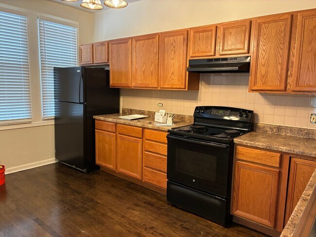 Building Photo - 1235 S Kolin Ave