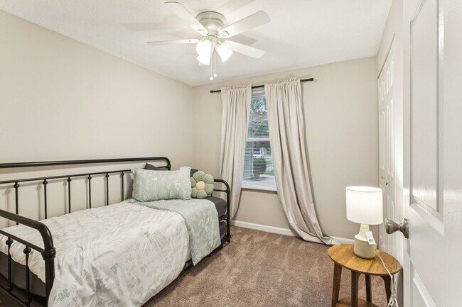 Building Photo - FLEXIBLE RENTAL OPPORTUNITY IN HEART OF HA...