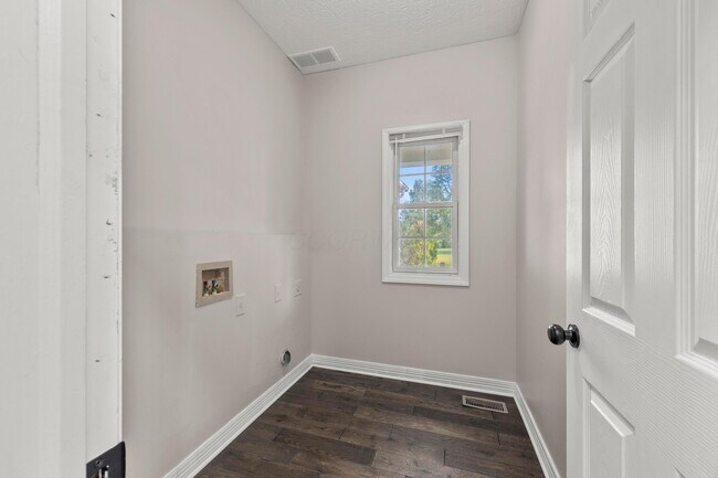 Building Photo - 5935 Pondview Ct