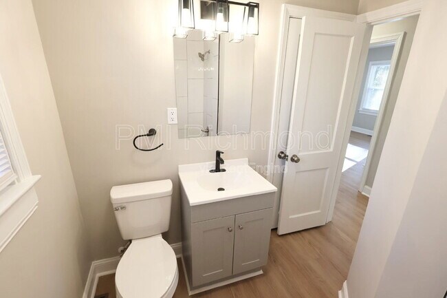 Building Photo - 8834 Old Holly Rd