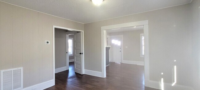 Building Photo - 2021 Pine Bluff St