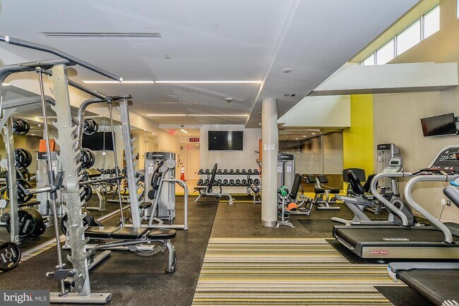 Building Photo - 8370 Greensboro Dr