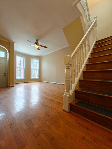 Building Photo - 400 E Lorraine Ave