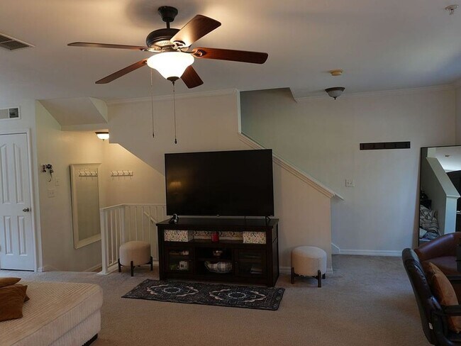 Building Photo - 1004 Waterside Dr