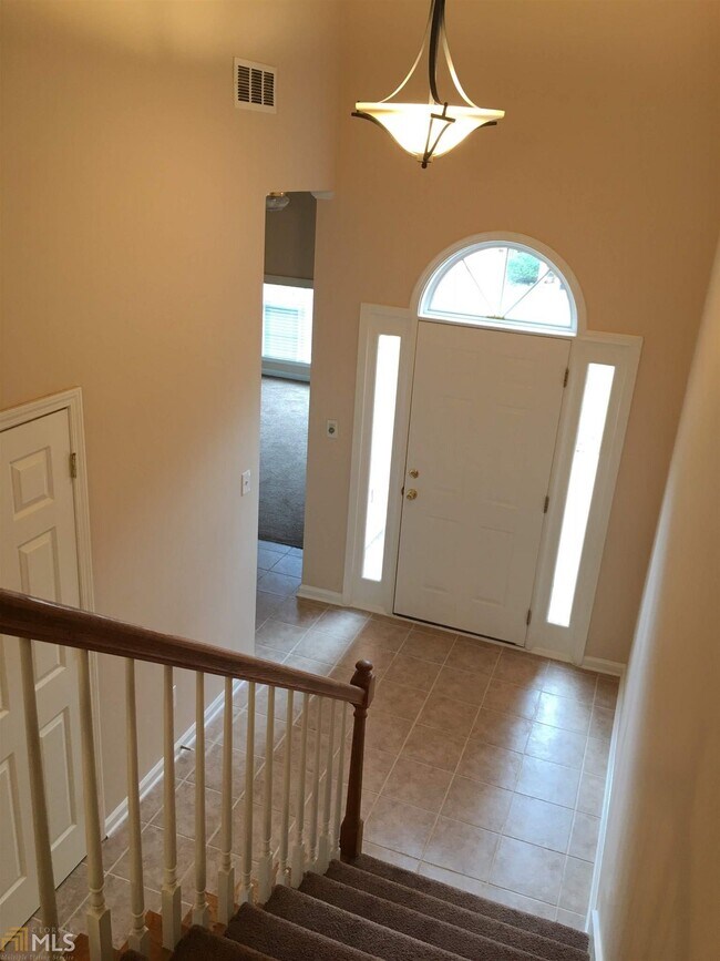 Building Photo - 111 Clarin Way