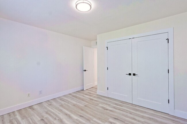 Building Photo - Tower Grove East - Updated 1 Bedroom