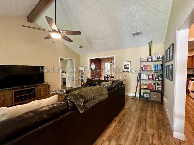 Building Photo - 2051 Oak Water Dr