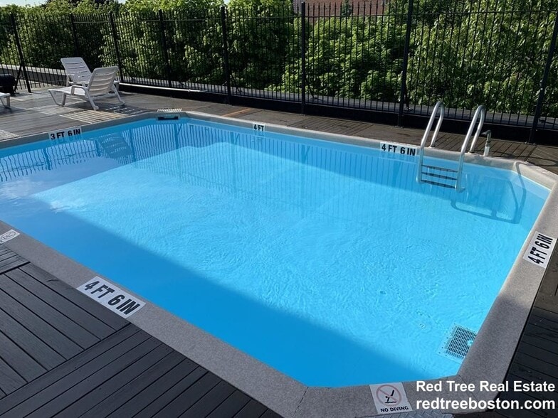 Building Photo - 125 Pleasant St