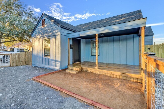 Building Photo - 1803 Texas Ave