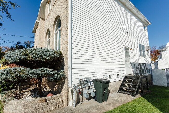 Building Photo - 599 Wilson Ave