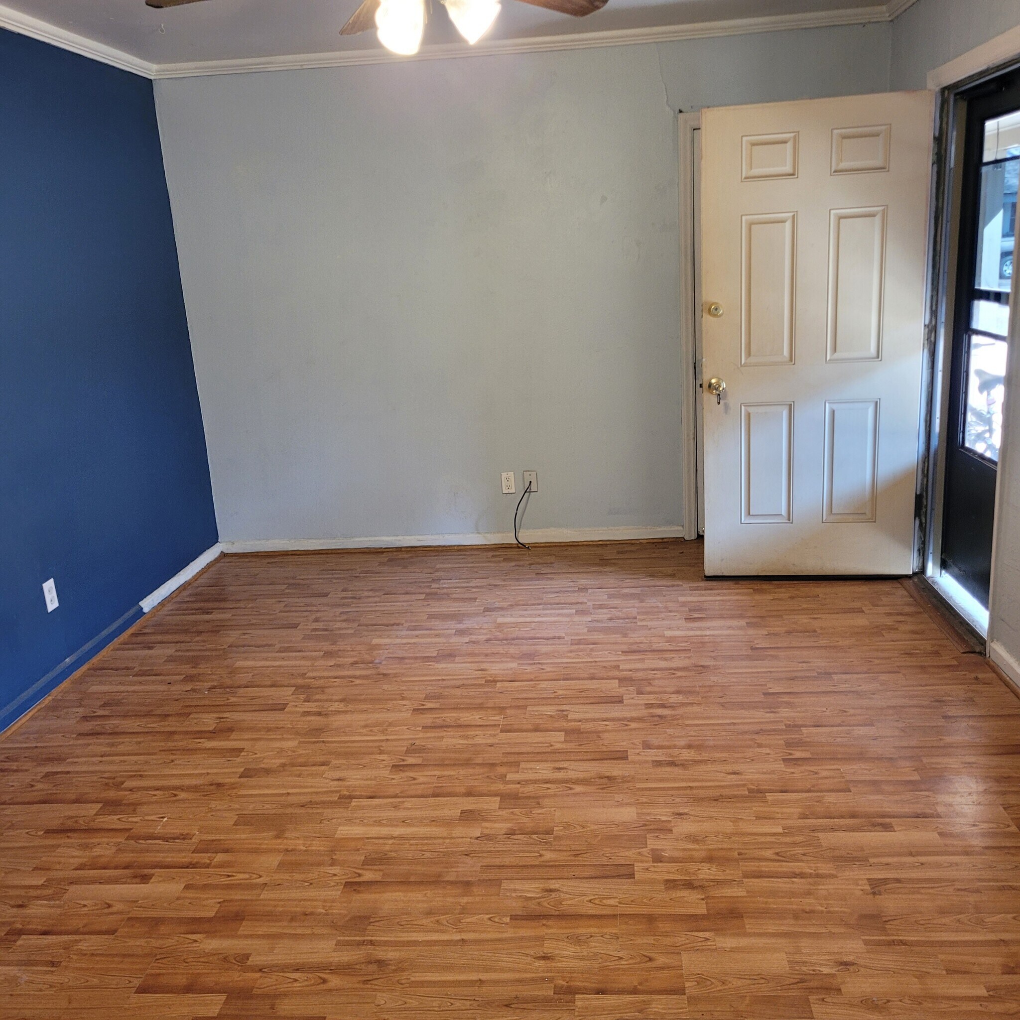 Living room - 1612 S Hughes St