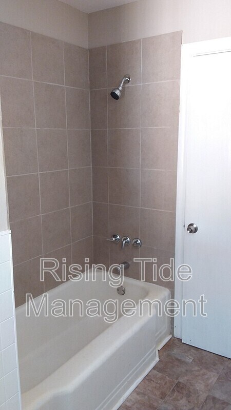 Building Photo - 605 Robison Dr