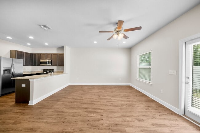 Building Photo - 5980 Callaway Cir