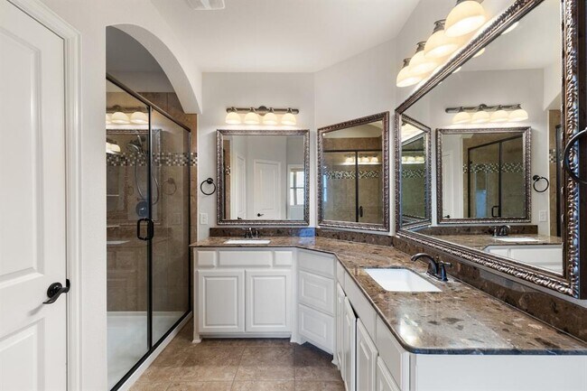 Building Photo - 4646 Rhett Ln