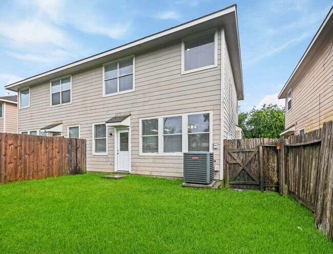 Building Photo - 13107 Peppergate Ln