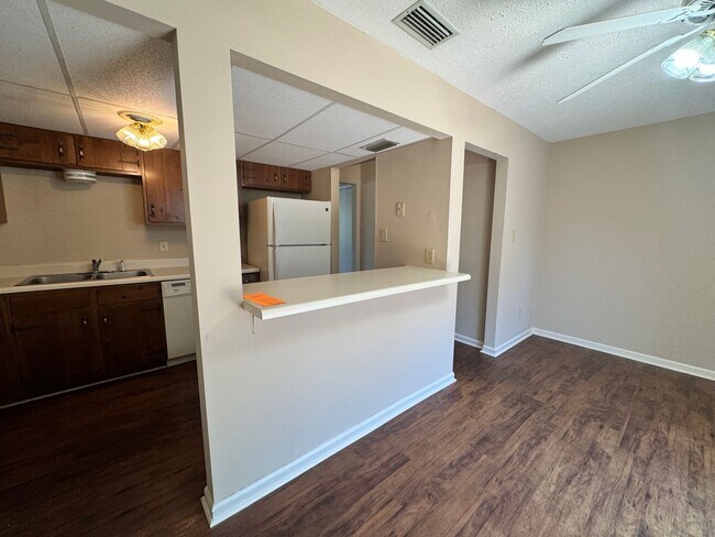 Building Photo - Great Location - Campbell County Townhome (176 Kitty Hawk Square)