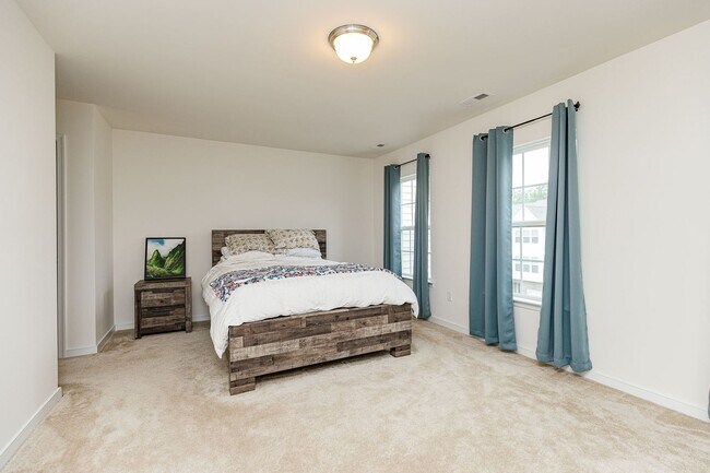 Building Photo - Gorgeous and Modern Home Available