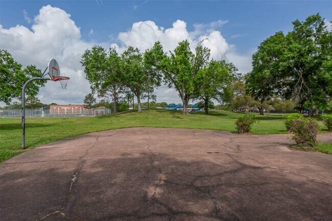 Building Photo - 730 Seamaster Dr