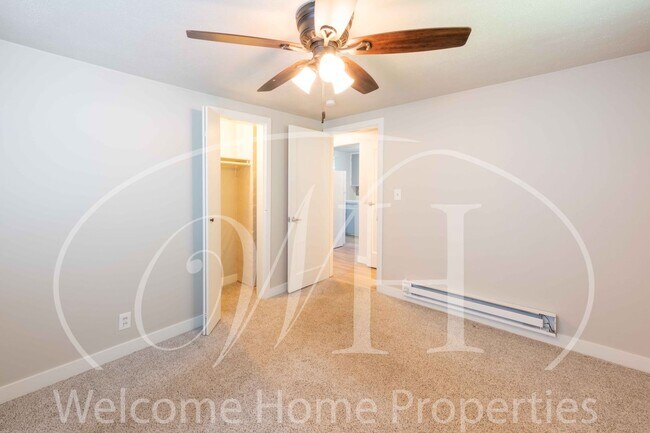 Building Photo - Great One Bedroom Home in a Natural Setting