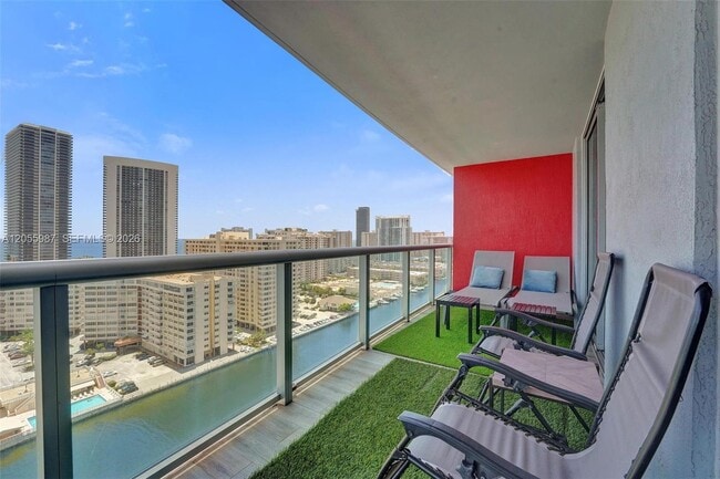 Building Photo - 2600 E Hallandale Beach Blvd