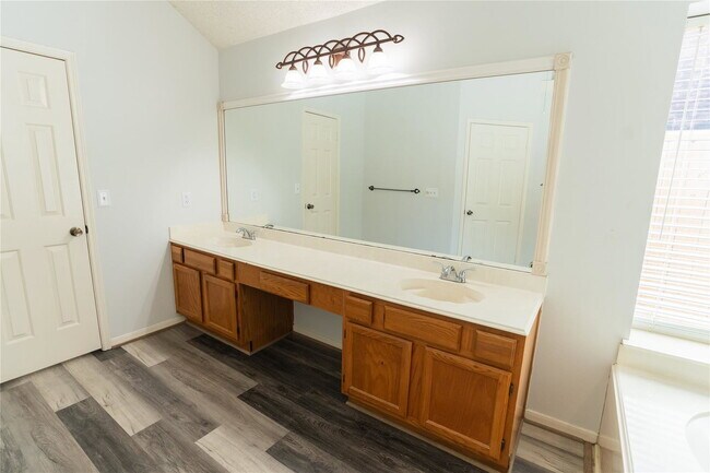 Building Photo - Spring Forest Drive, Pearland, TX 77584 - 3 BR 2 BA single-family home