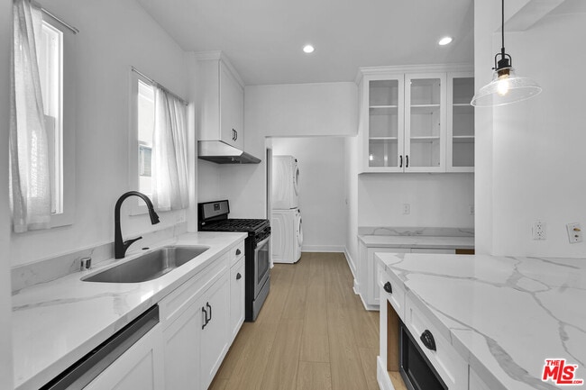 Building Photo - 918 N Genesee Ave