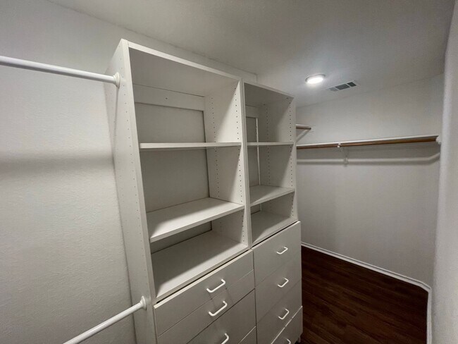 Building Photo - 3625 Cheyenne St