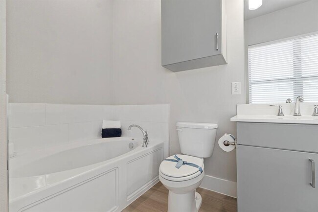 Building Photo - 1109 Saffira-