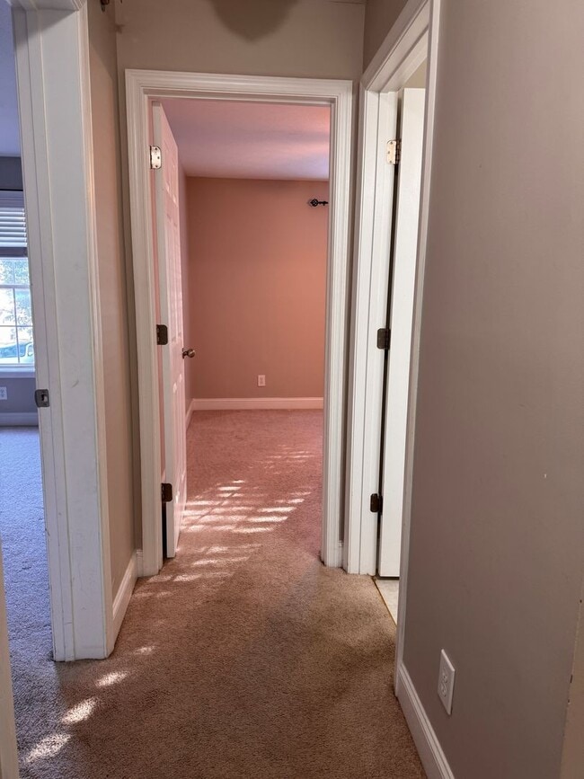 Building Photo - 3 Bedroom || 2 Bathroom Main Level Apartme...