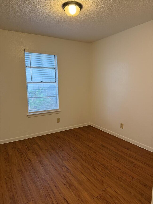 Building Photo - 4714 Creek Bend Dr