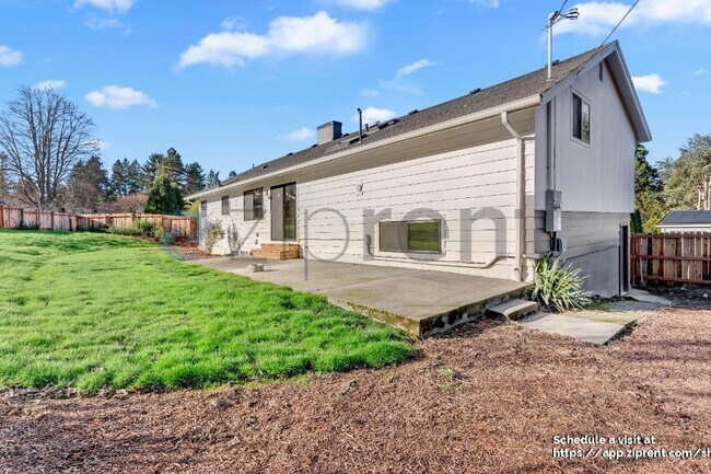 Building Photo - 7640 SW Whitford Dr