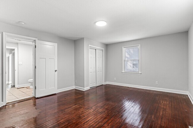 Building Photo - 2620 Mapleton Ave