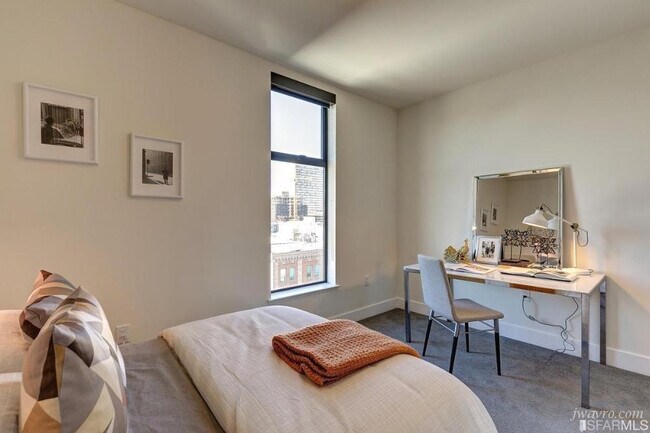 Building Photo - 1080 Sutter St