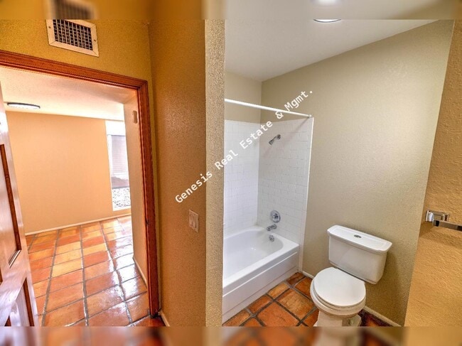 Building Photo - 4741 Calle Elegante